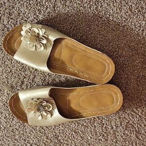 Floral Gold Slip-On Ladies Sandals Sz10